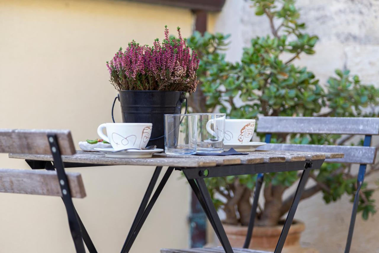 Casa Mamma Elvira Bed and Breakfast Lecce Eksteriør billede